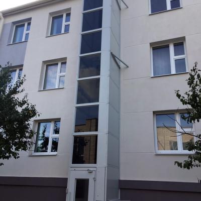 Закрытая платформа вертикального перемещения